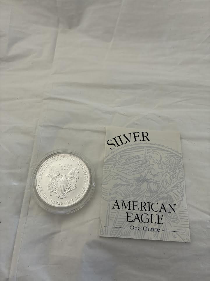 2002 American Silver Eagle reverse showing United States of America heraldic eagle