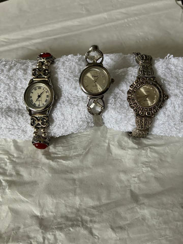 Lot of 3 vintage silver-tone ladies quartz watches